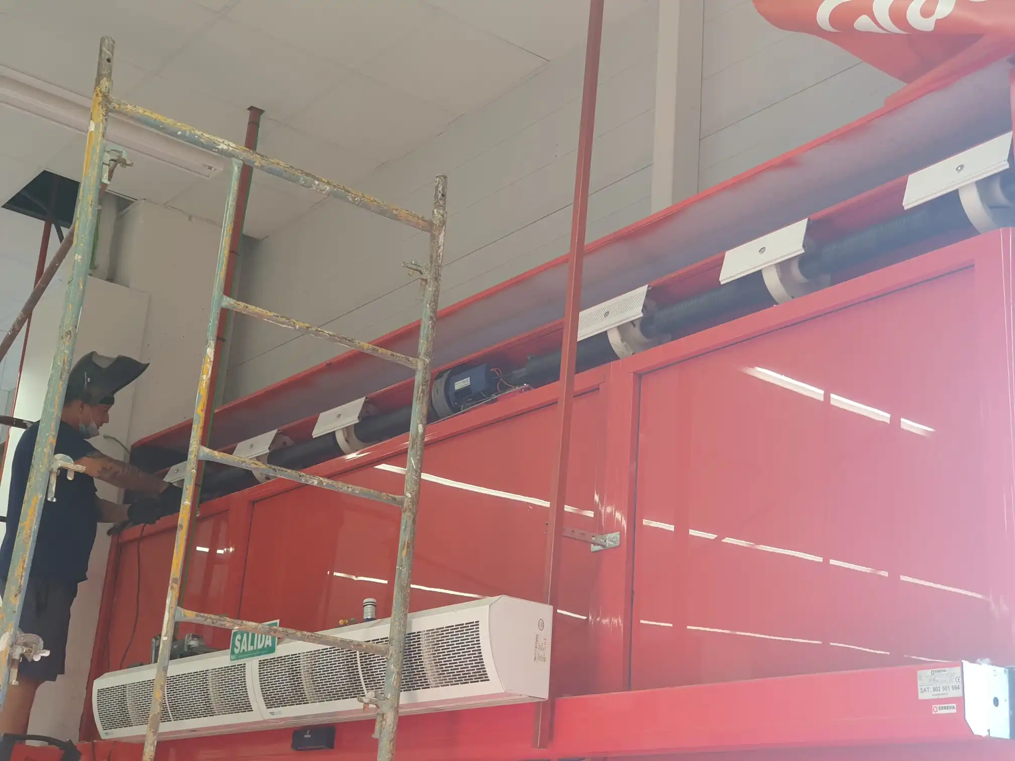 Empresa de reparacion de persianas metalicas en Sueca Motorización de persianas de comercio en Sueca